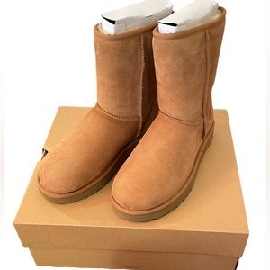 UGG Classic Short II